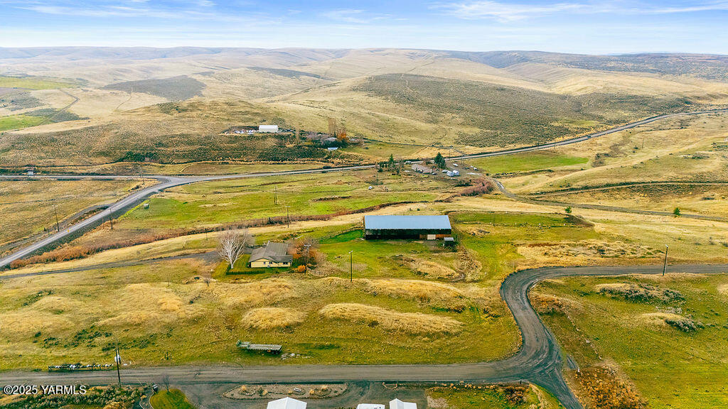 Nka Conrad Road Selah, WA 98942 - Photo 3 of 16 a view of an ocean