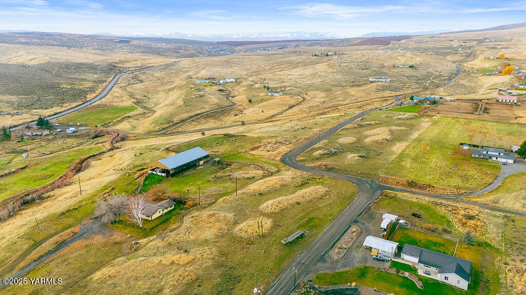 Nka Conrad Road Selah, WA 98942 - Photo 4 of 16 a view of an ocean