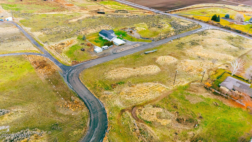 Nka Conrad Road Selah, WA 98942 - Photo 9 of 16 a view of a swimming pool