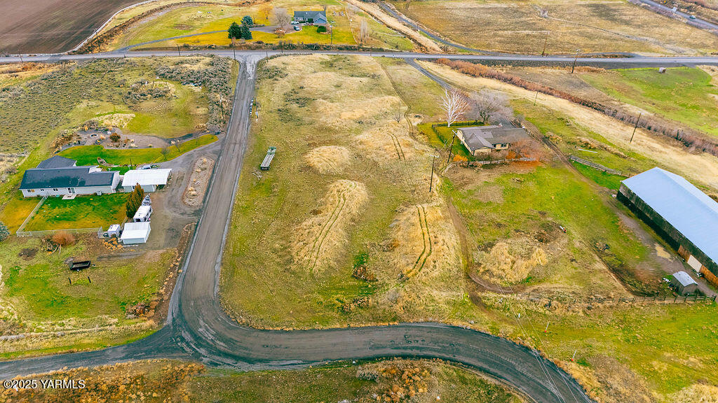 Nka Conrad Road Selah, WA 98942 - Photo 10 of 16 a view of swimming pool