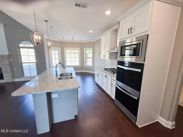 $447,000 | 224 Poplar Lane, Holly Springs, MS 38635