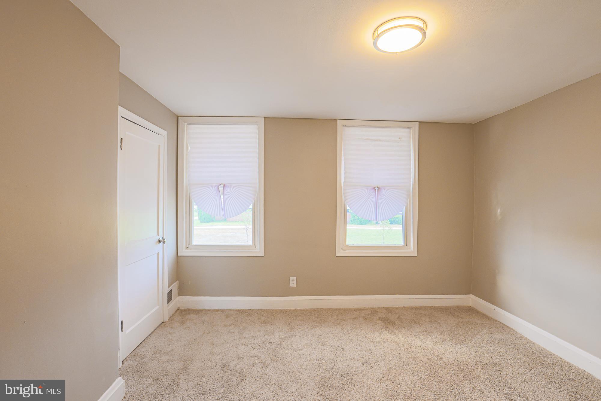 130 Reedbird Avenue Baltimore, MD 21225 - Photo 28 of 43 First bedroom (front of house)