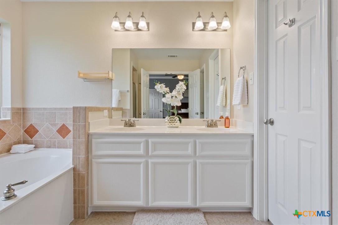 356 Nolan Ridge Drive Nolanville, TX 76559 - Photo 17 of 35 Primary Bathroom