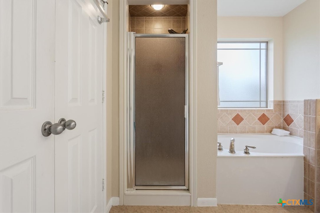 356 Nolan Ridge Drive Nolanville, TX 76559 - Photo 19 of 35 Primary Bathroom