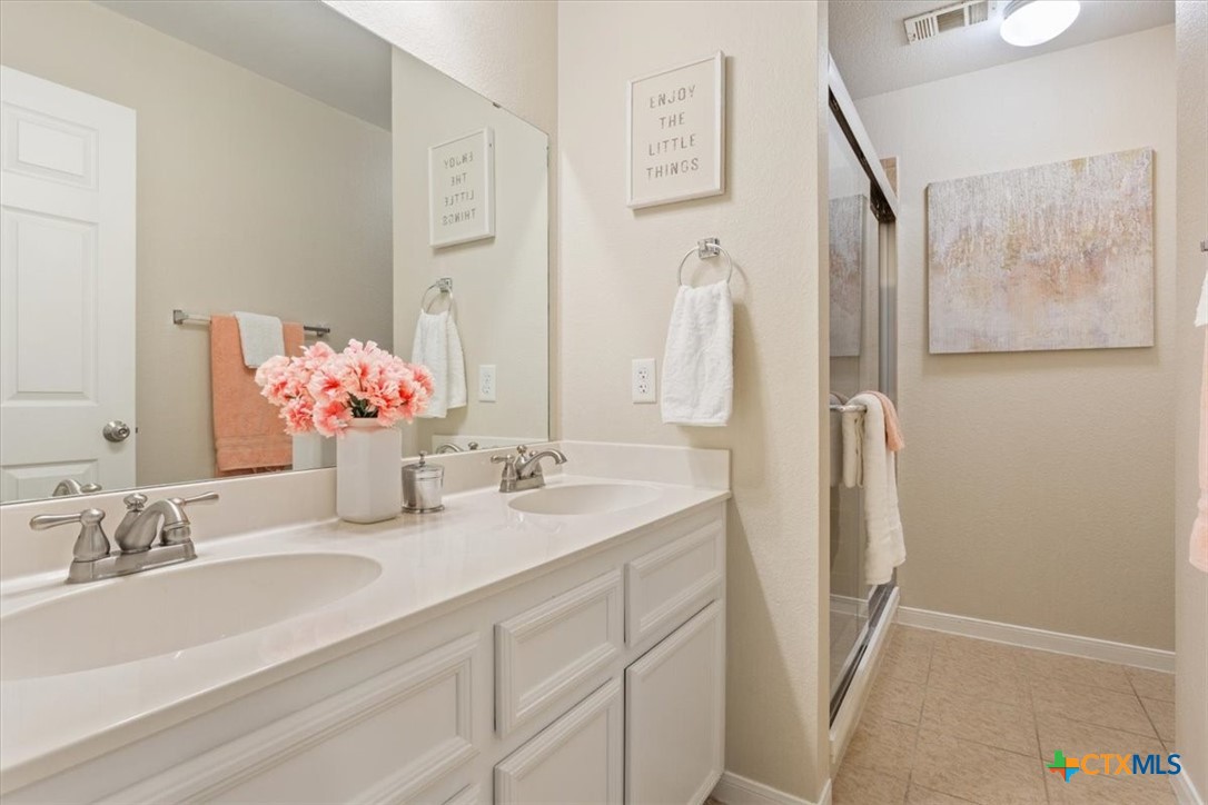 356 Nolan Ridge Drive Nolanville, TX 76559 - Photo 22 of 35 Hall Bathroom