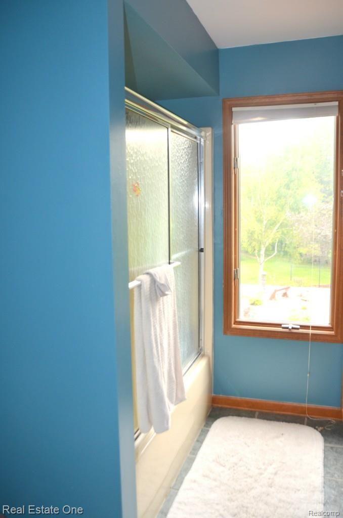 8032 Woodview Road Clarkston, MI 48348 - Photo 40 of 54 JACK & JILL FULL BATH
