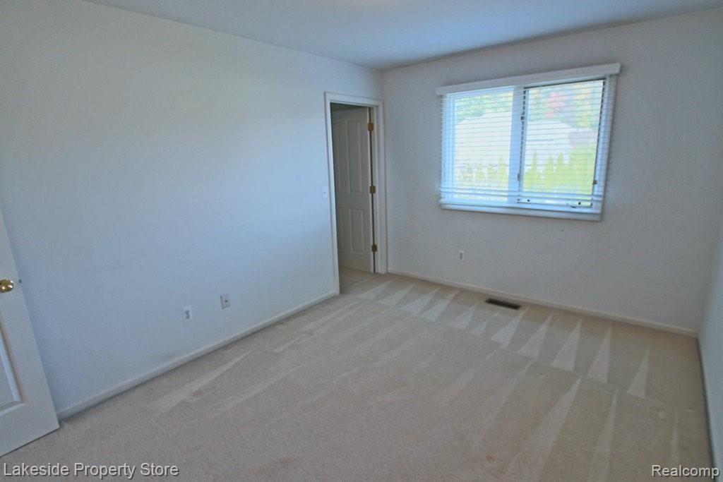 19913 Mapleton Drive Macomb, MI 48044 - Photo 23 of 40