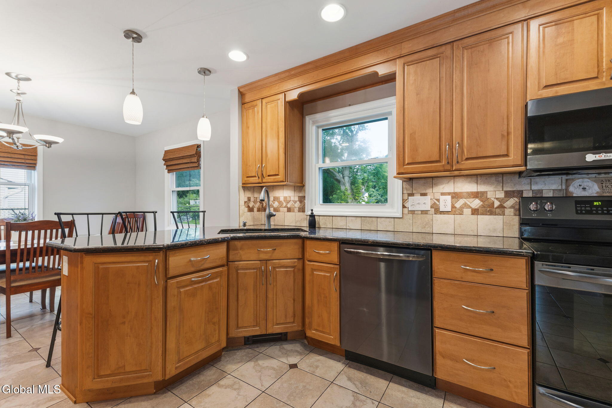 29 Meadowbrook Road Colonie, NY 12189 - Photo 12 of 46 14-29MeadowbrookRd_14