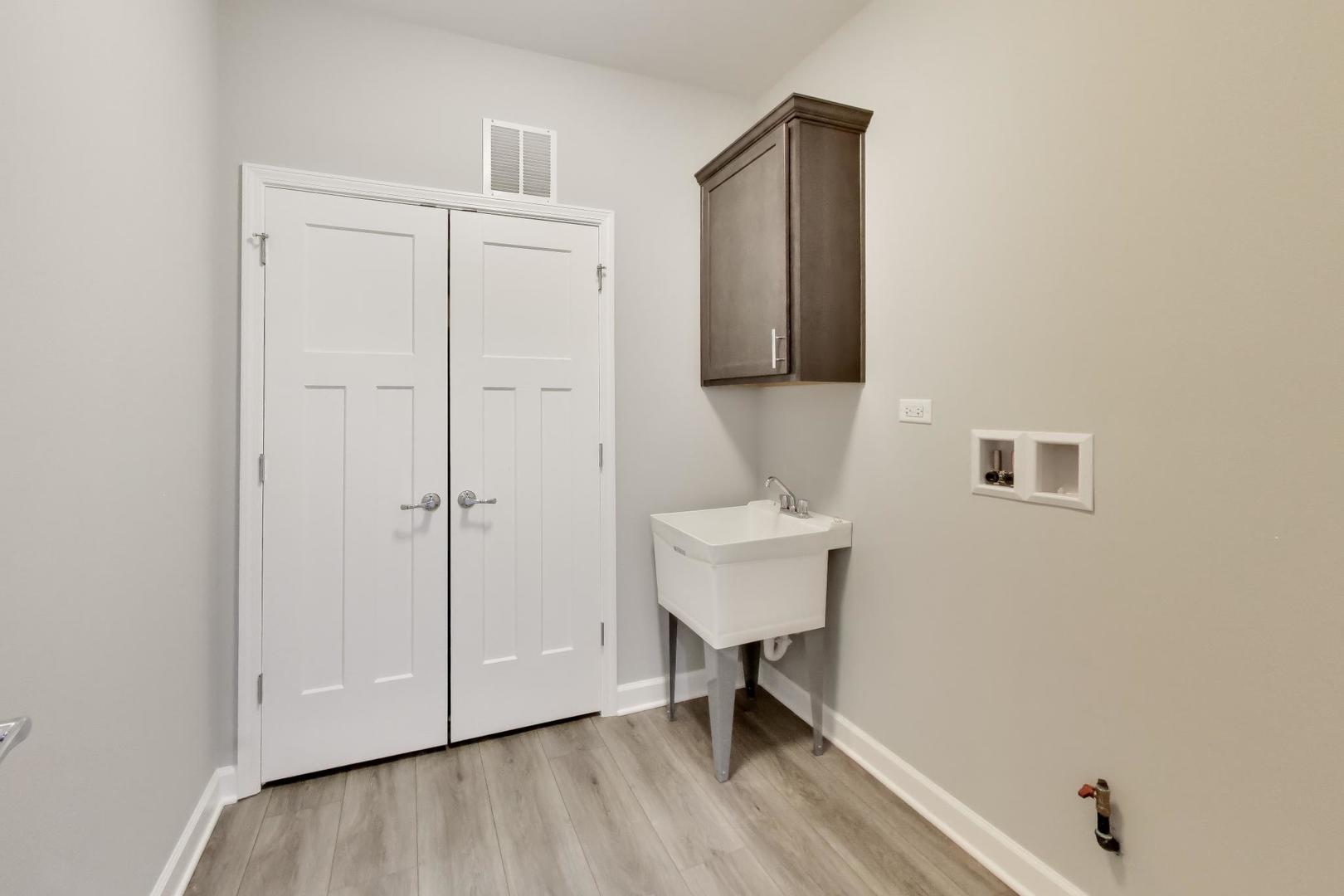 270 Masters Drive Addison, IL 60101 - Photo 20 of 29 Gallery Image 20