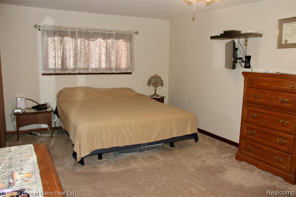 4092 Woodstock Road Waterford, MI 48328 - Photo 38 of 63