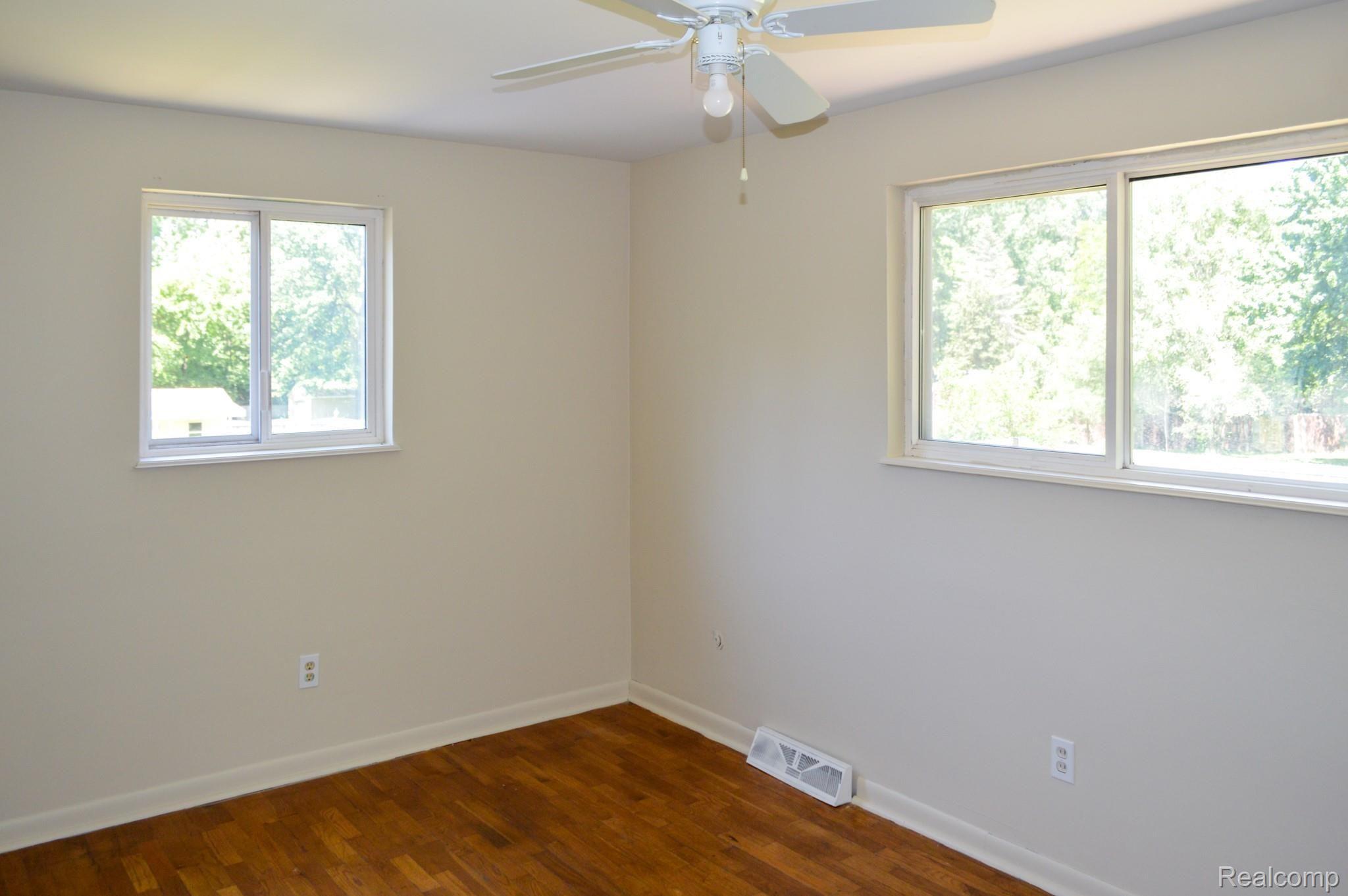 9352 Carpenter Road Flushing, MI 48433 - Photo 12 of 22 DSC_7056.jpg