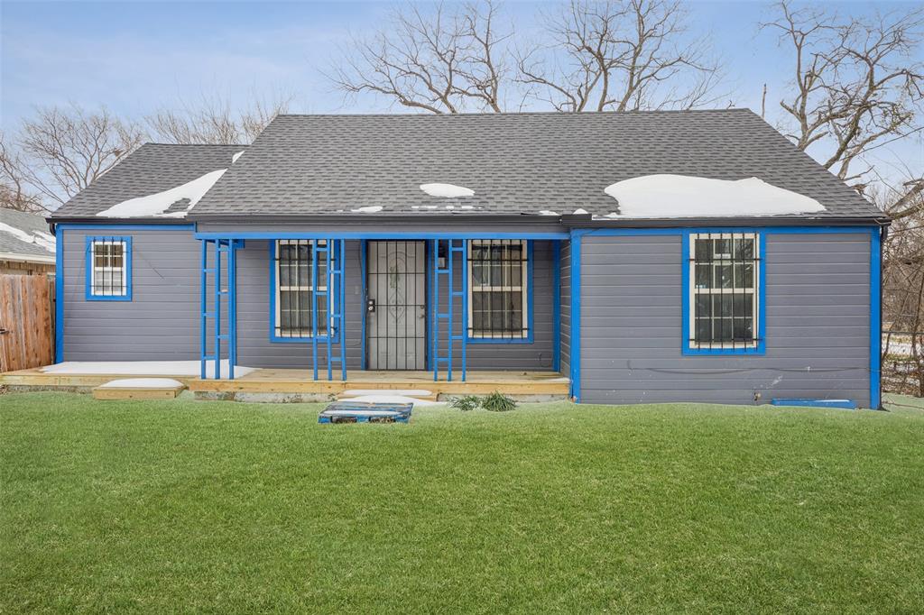 3847 Stalcup Road Fort Worth, TX 76119 - Photo 2 of 30 a backyard of a house with table and chairs
