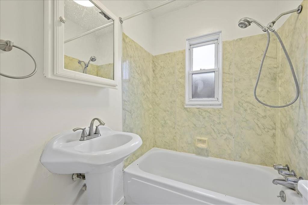 1812 Ridge Avenue Coraopolis, PA 15108 - Photo 11 of 25 Gallery Image 11