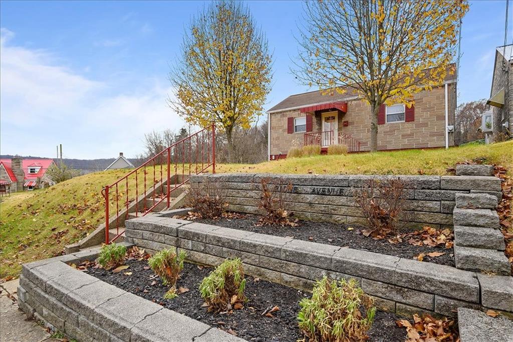 1812 Ridge Avenue Coraopolis, PA 15108 - Photo 3 of 25 Gallery Image 3