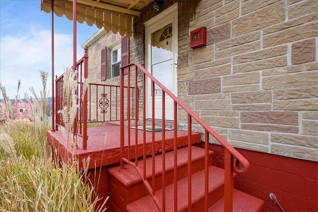 1812 Ridge Avenue Coraopolis, PA 15108 - Photo 4 of 25 Gallery Image 4