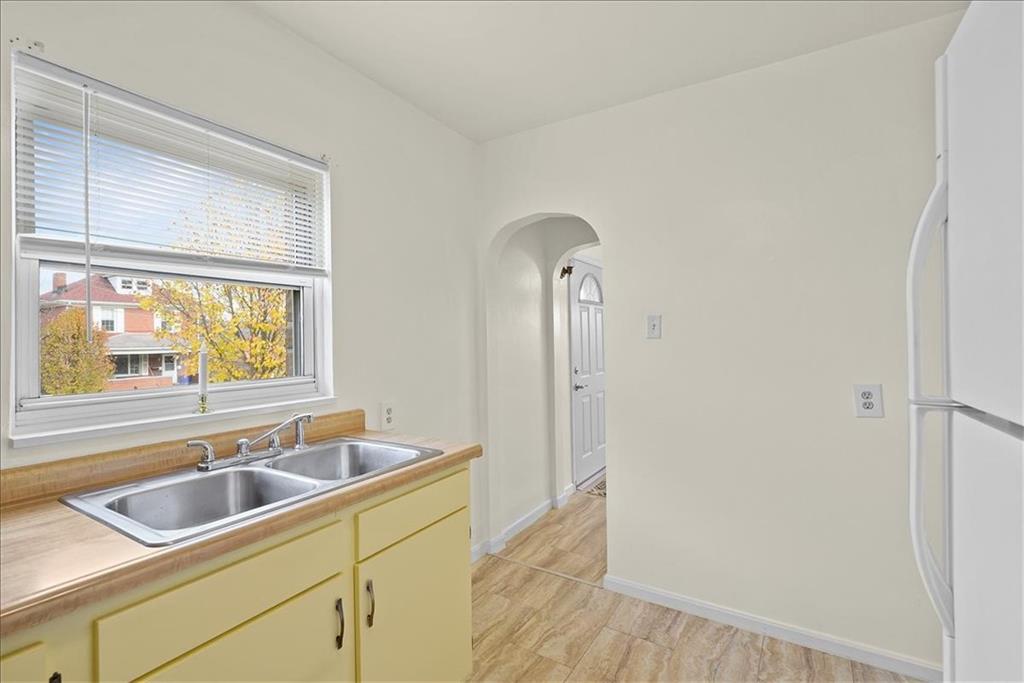 1812 Ridge Avenue Coraopolis, PA 15108 - Photo 9 of 25 Gallery Image 9