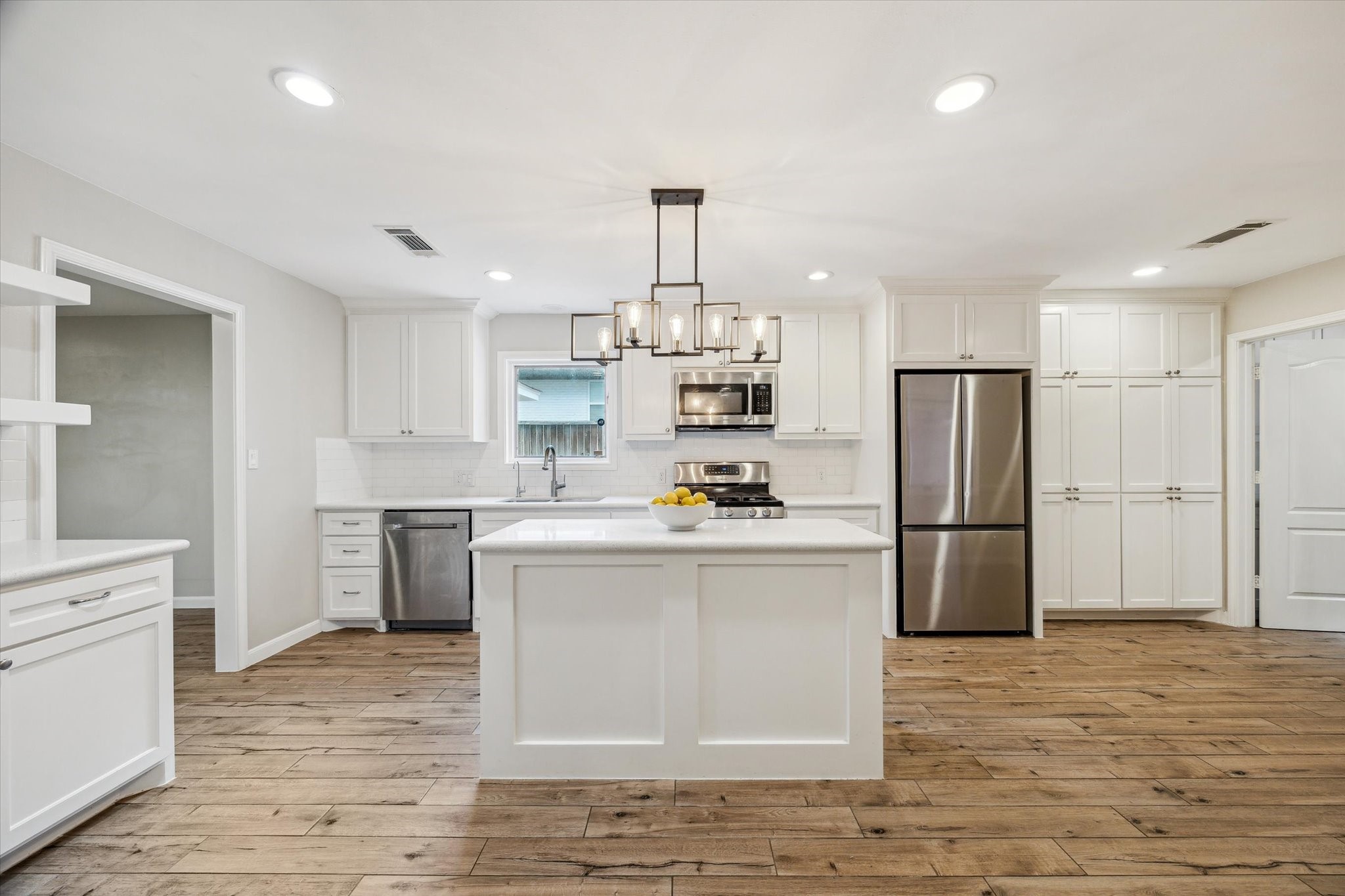 5118 Indigo Street Houston, TX 77096 - Photo 8 of 20