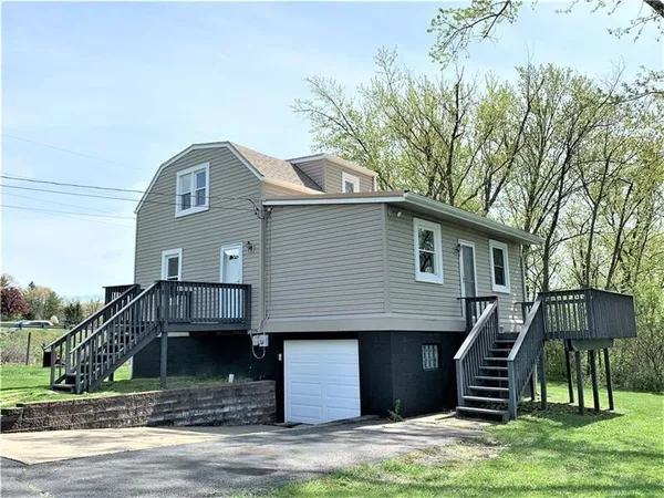 $1,650 | 116 Adams Street, Beaver Falls, PA 15010