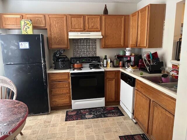 4801 Tanglewood Oaks Street Raleigh, NC 27610 - Photo 3 of 12 a kitchen with a sink stove and refrigerator