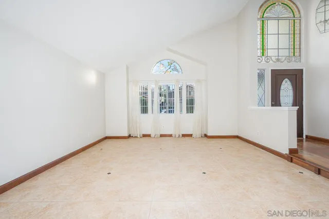 $4,650 | 9244 Calle De Vista Oeste, San Diego, CA 92129