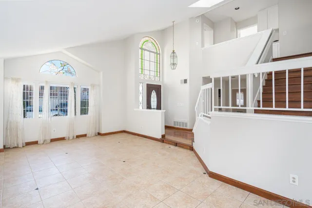 $4,650 | 9244 Calle De Vista Oeste, San Diego, CA 92129