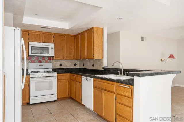$4,650 | 9244 Calle De Vista Oeste, San Diego, CA 92129