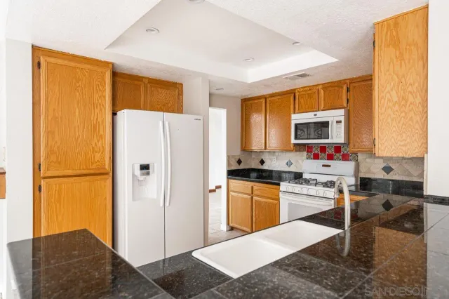 $4,650 | 9244 Calle De Vista Oeste, San Diego, CA 92129