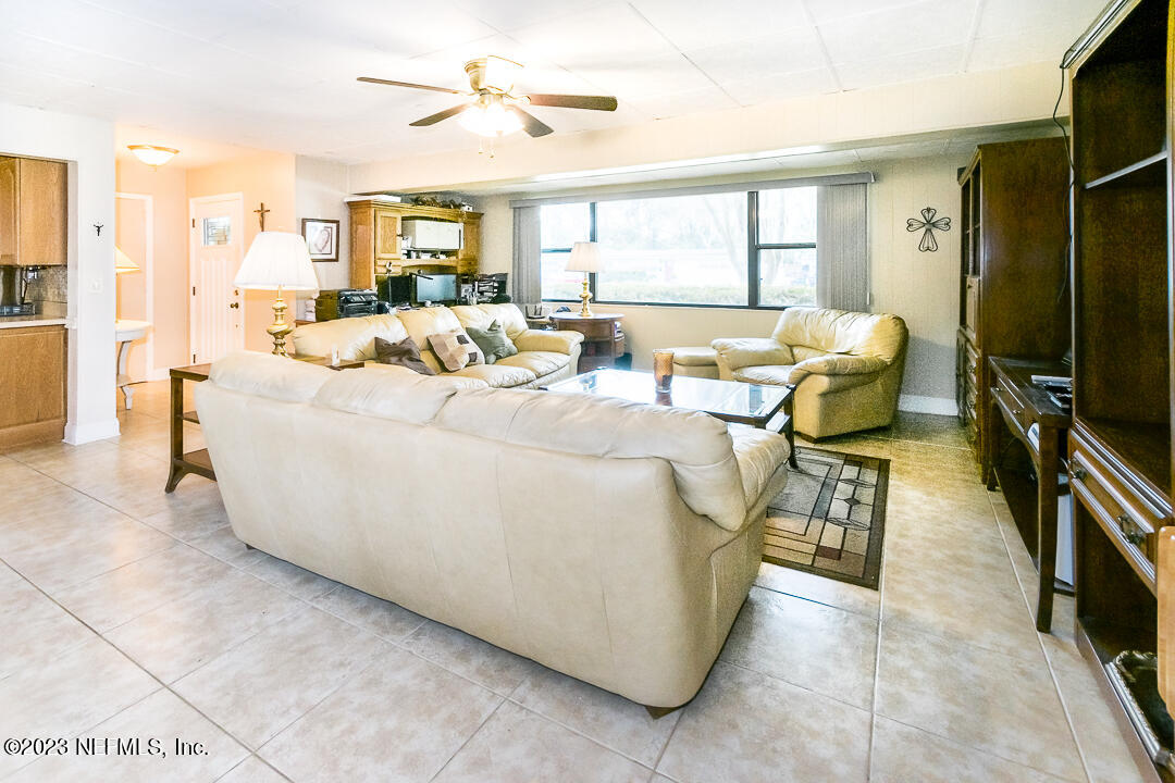 1128 Nightingale Road Jacksonville, FL 32216 - Photo 4 of 18 living room