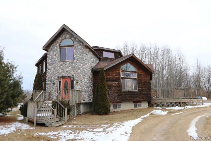 5770 5 Lakes Road North Branch, MI 48461 - Photo 2 of 34 IMG_5386.JPG