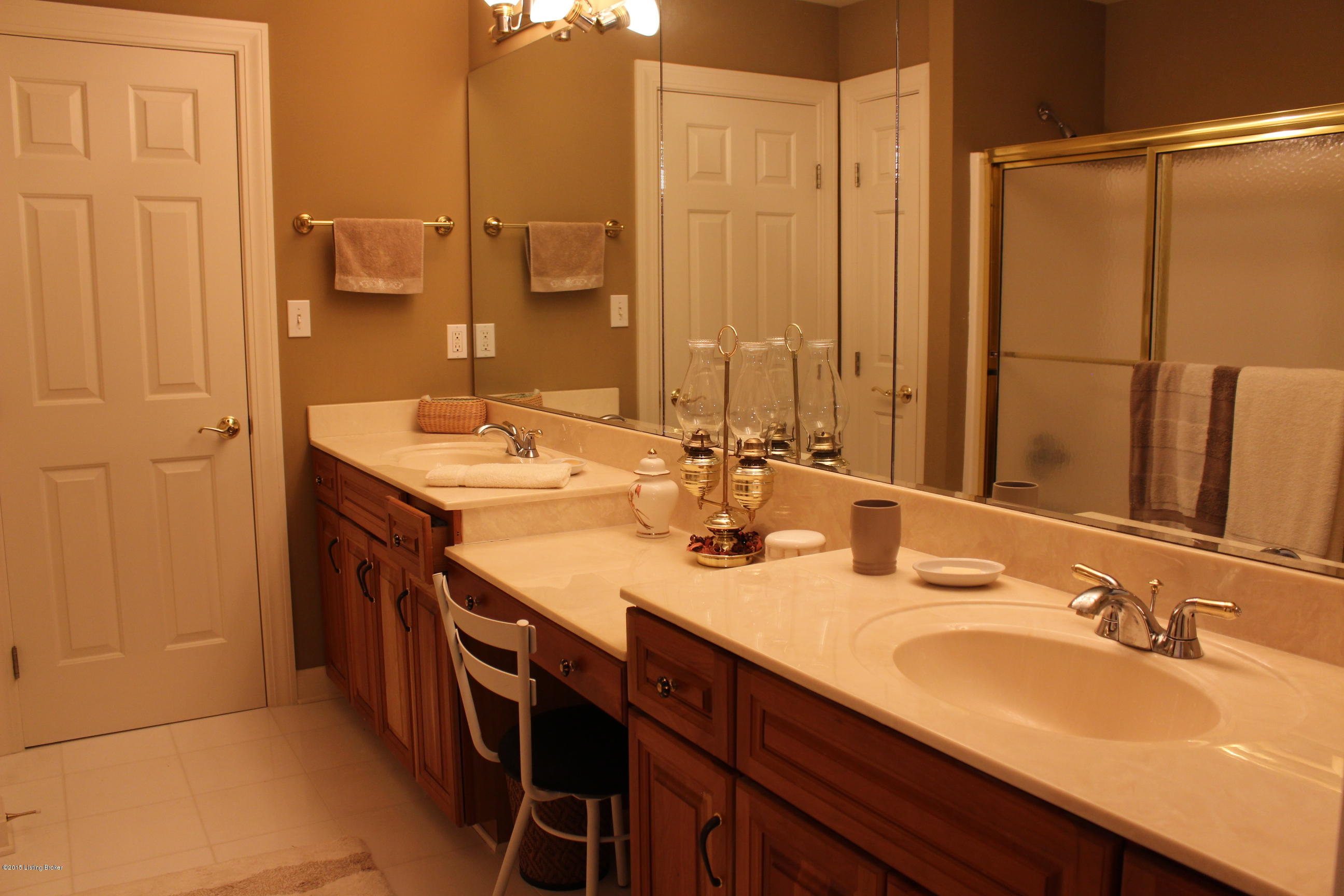 9715 Broad Run Road Louisville, KY 40299 - Photo 58 of 78 2nd floor bath 1