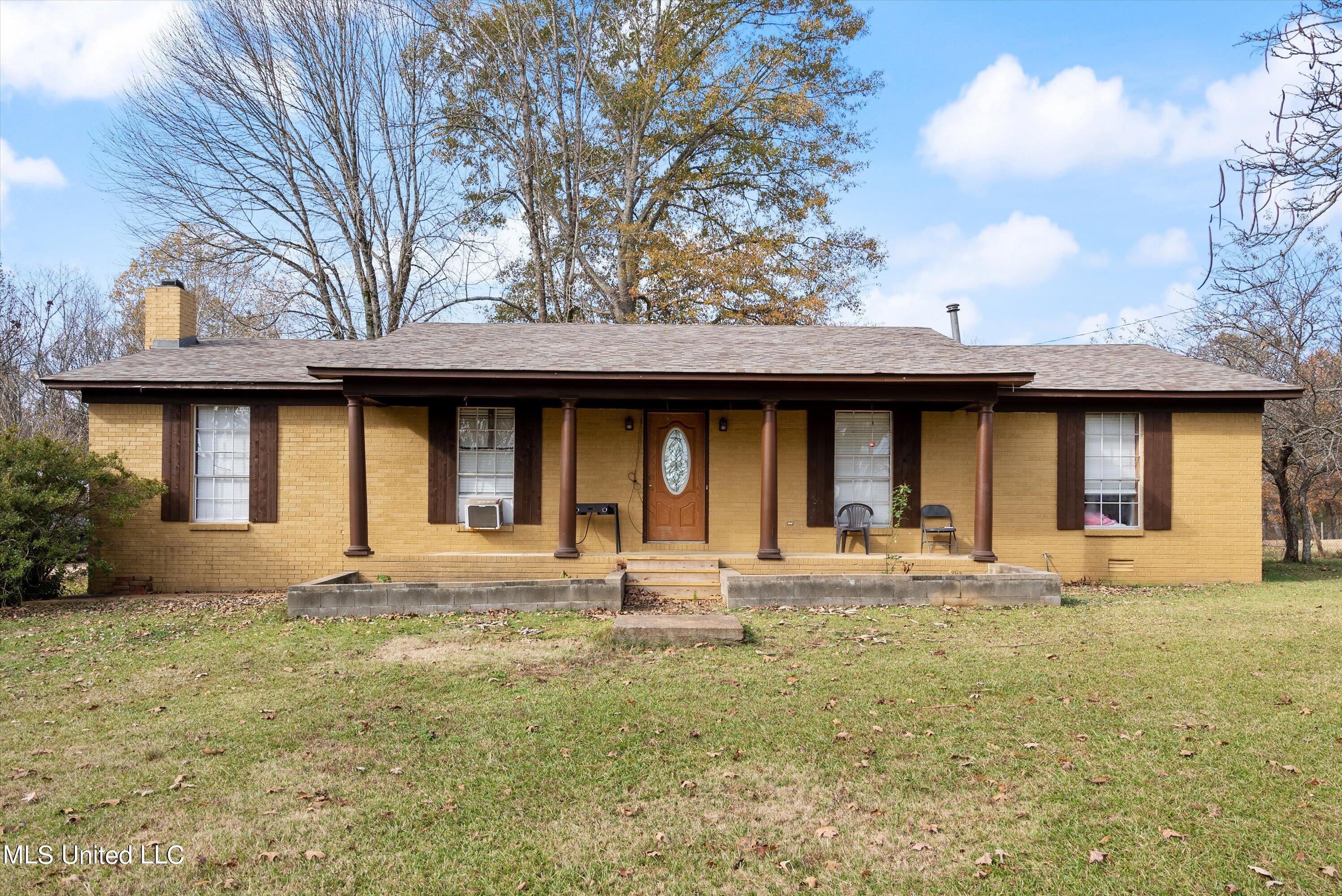 732 Victoria Road Byhalia, MS 38611 - Photo 1 of 22 01-Front Exterior