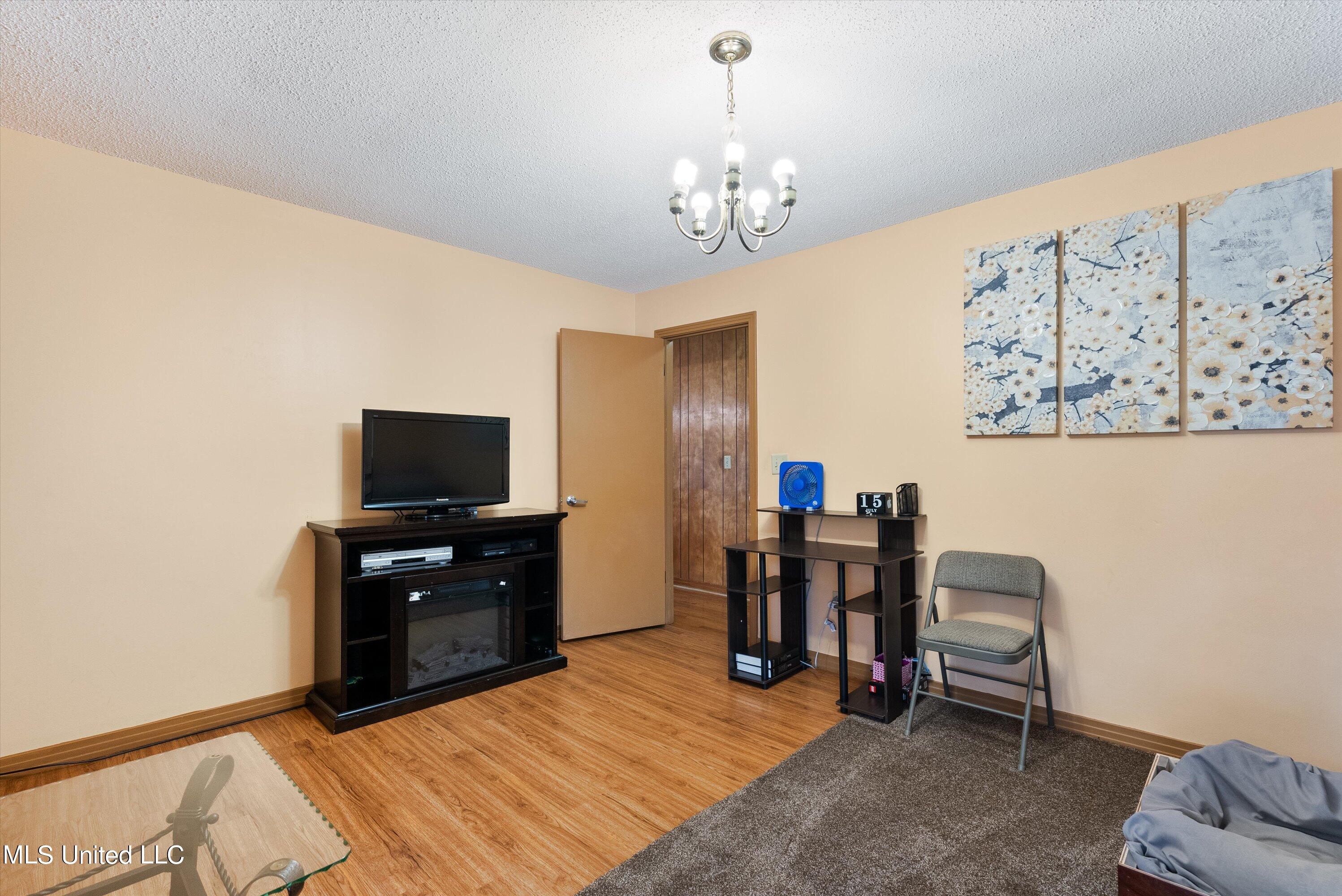732 Victoria Road Byhalia, MS 38611 - Photo 12 of 22 12-Den_Bedroom 1