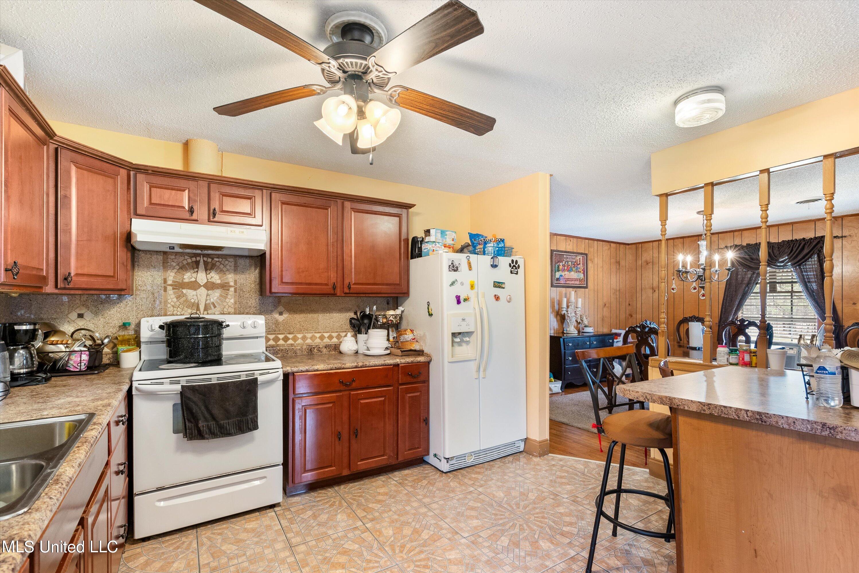 732 Victoria Road Byhalia, MS 38611 - Photo 10 of 22 10-Kitchen