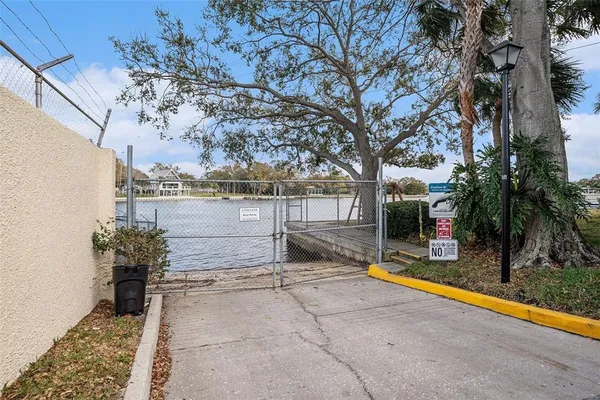 $1,750 | 2424 West Tampa Bay Boulevard, Unit I103, Tampa, FL 33607