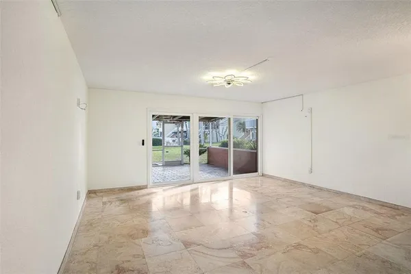 $1,750 | 2424 West Tampa Bay Boulevard, Unit I103, Tampa, FL 33607