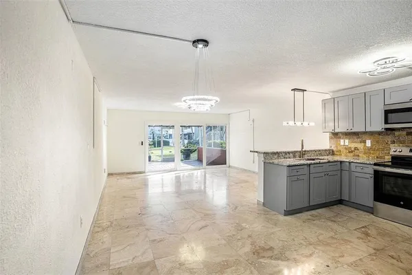 $1,750 | 2424 West Tampa Bay Boulevard, Unit I103, Tampa, FL 33607