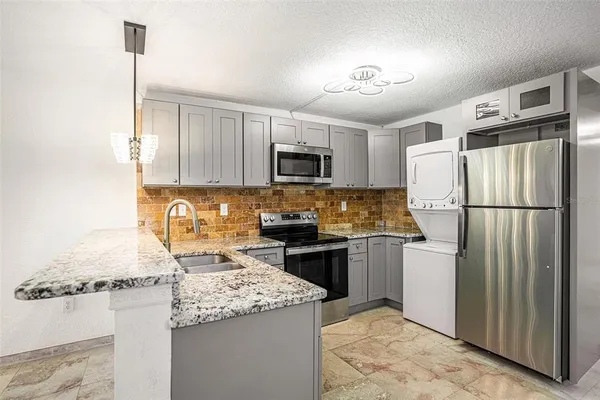 $1,750 | 2424 West Tampa Bay Boulevard, Unit I103, Tampa, FL 33607