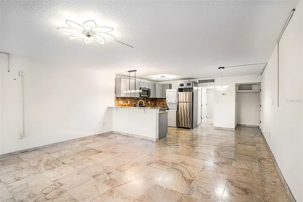 $1,750 | 2424 West Tampa Bay Boulevard, Unit I103, Tampa, FL 33607