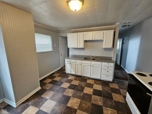 $1,050 | 2020 Adams Street, Indianapolis, IN 46218