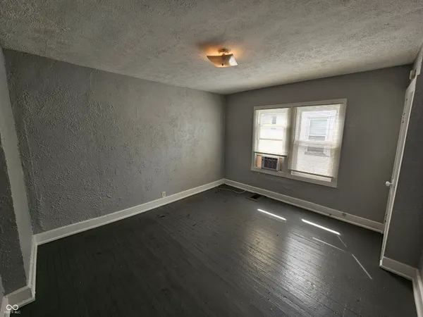 $1,050 | 2020 Adams Street, Indianapolis, IN 46218