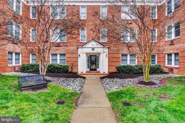 $2,000 | 922 South Washington Street, Unit 306, Alexandria, VA 22314