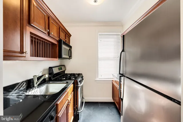 $2,000 | 922 South Washington Street, Unit 306, Alexandria, VA 22314