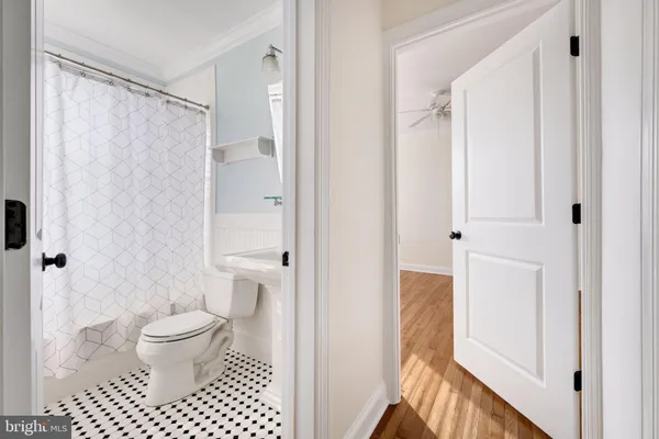 a bathroom with a toilet and a shower