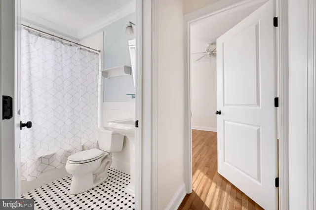 $2,000 | 922 South Washington Street, Unit 306, Alexandria, VA 22314