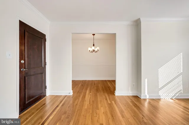 $2,000 | 922 South Washington Street, Unit 306, Alexandria, VA 22314