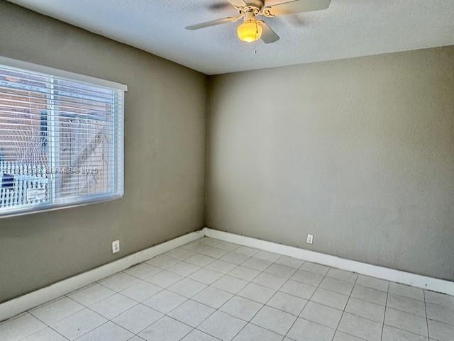 260 Southwest 8th Avenue, Unit B Hallandale Beach, FL 33009 - Photo 12 of 23 an empty room with a window
