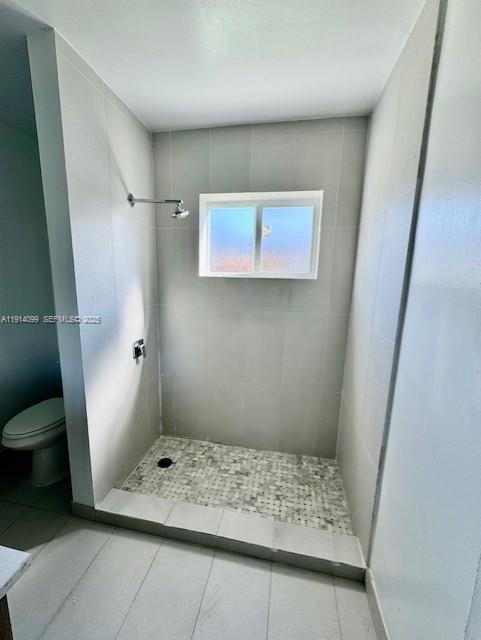 260 Southwest 8th Avenue, Unit B Hallandale Beach, FL 33009 - Photo 10 of 23 a view of bathroom