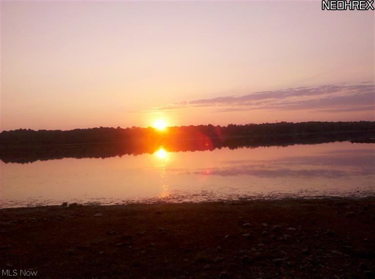 9500 Springfield Road, Unit 12 Youngstown, OH 44514 - Photo 2 of 25 SUNSET AT LAKE EVANS!