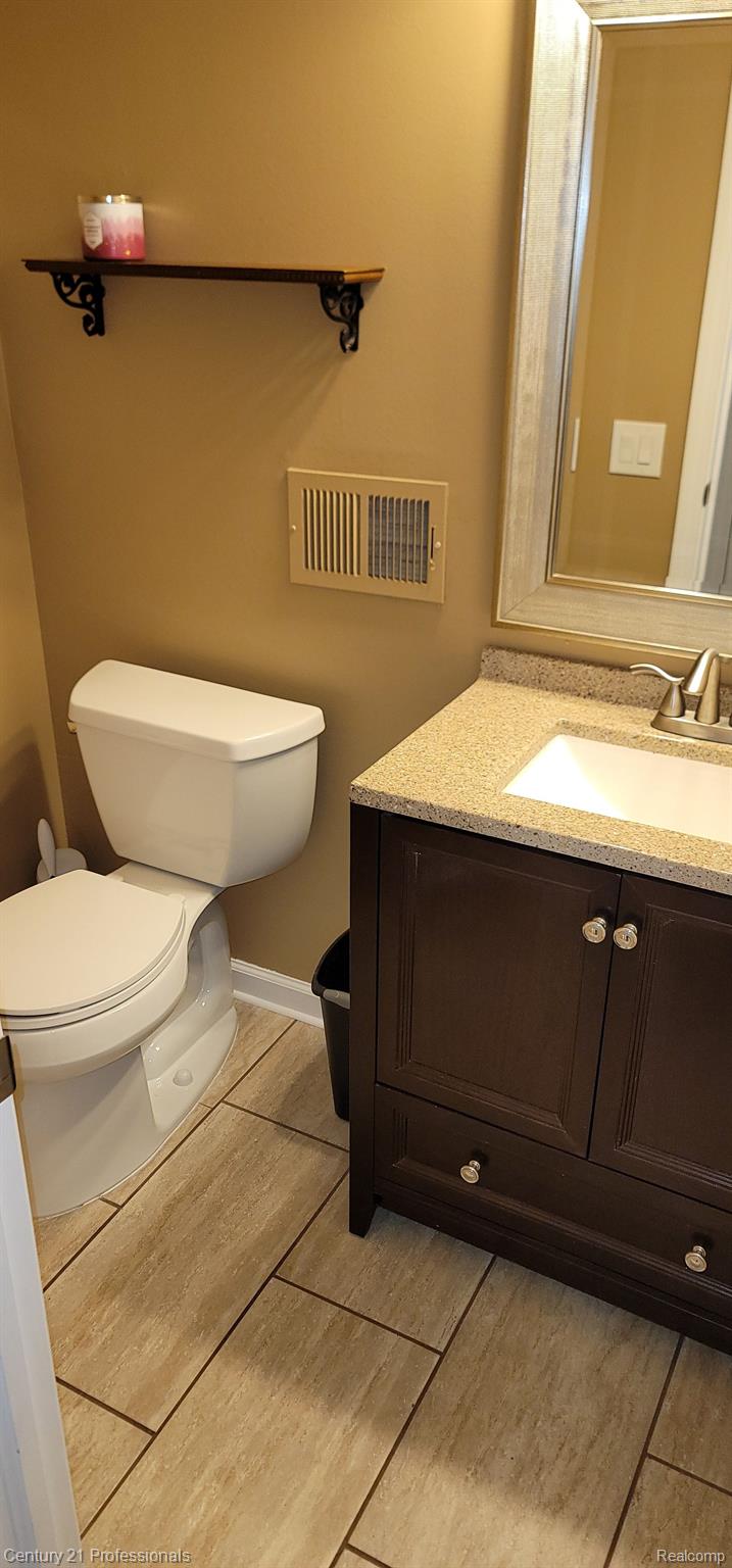 1520 Hidden Valley Lane Rochester, MI 48306 - Photo 19 of 29 Entry Level Half Bath