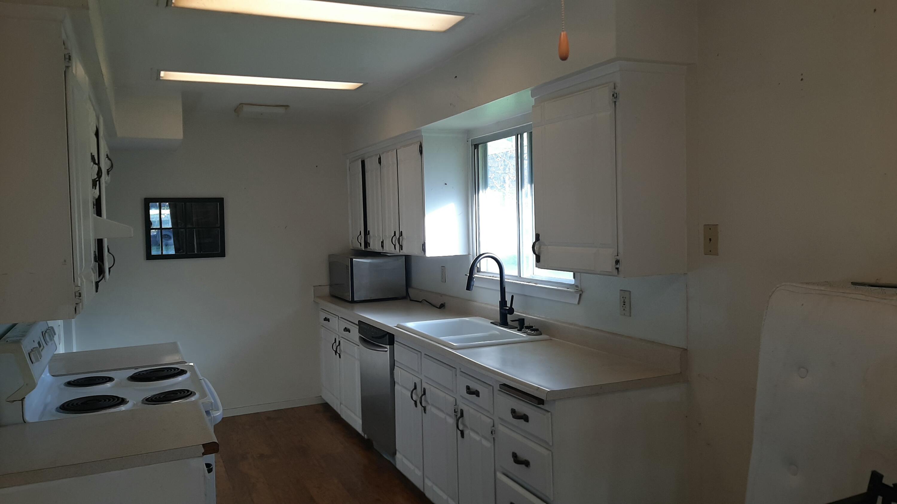 17185 Bowman Road Cottonwood, CA 96022 - Photo 24 of 30 KITCHEN 17185 BOWMAN RD